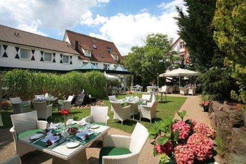 Hotel-Restaurant Arneggers Adler Tiefenbronn Экстерьер фото