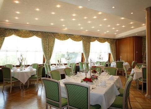 Hotel-Restaurant Arneggers Adler Tiefenbronn Экстерьер фото