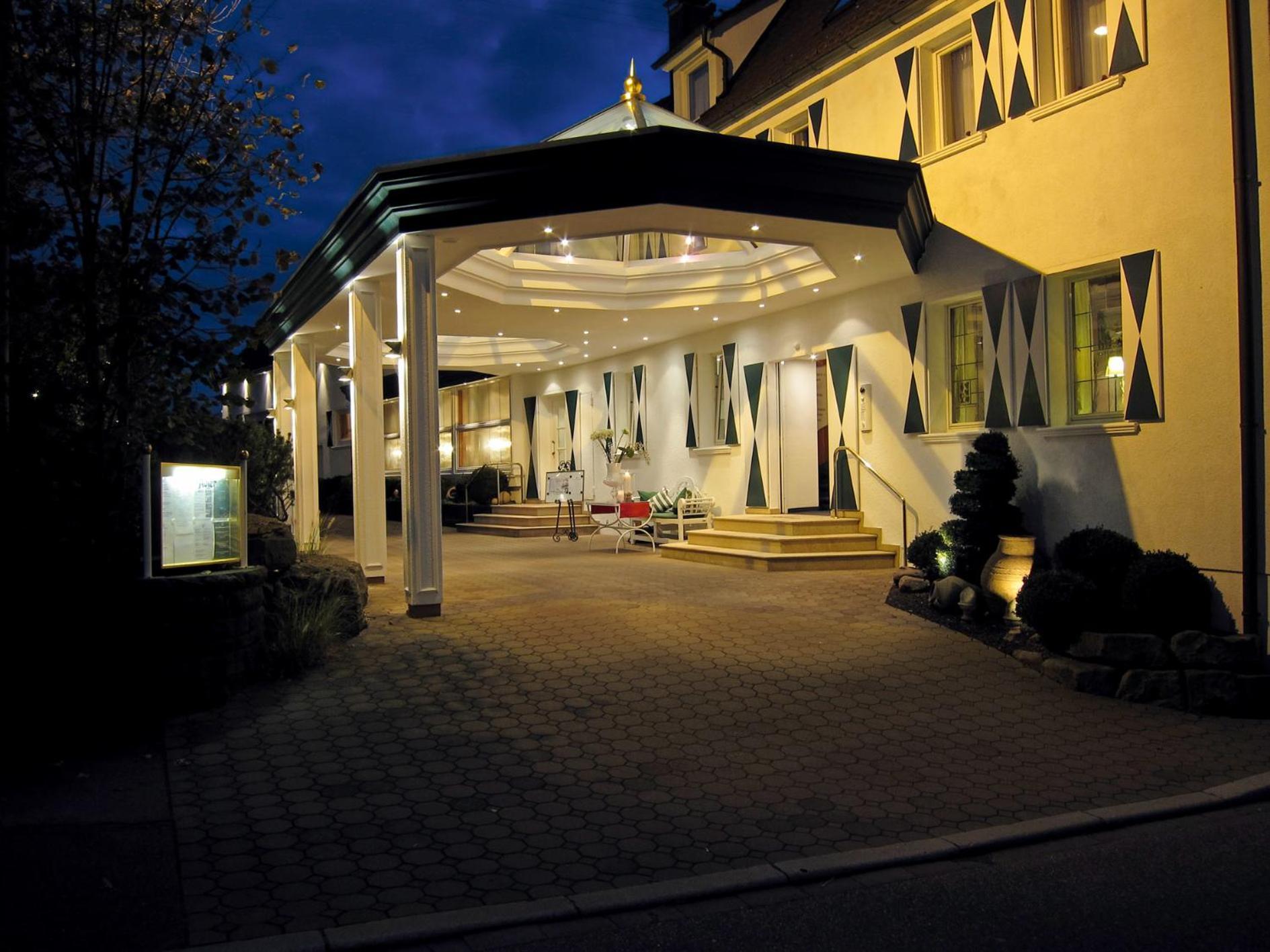 Hotel-Restaurant Arneggers Adler Tiefenbronn Экстерьер фото
