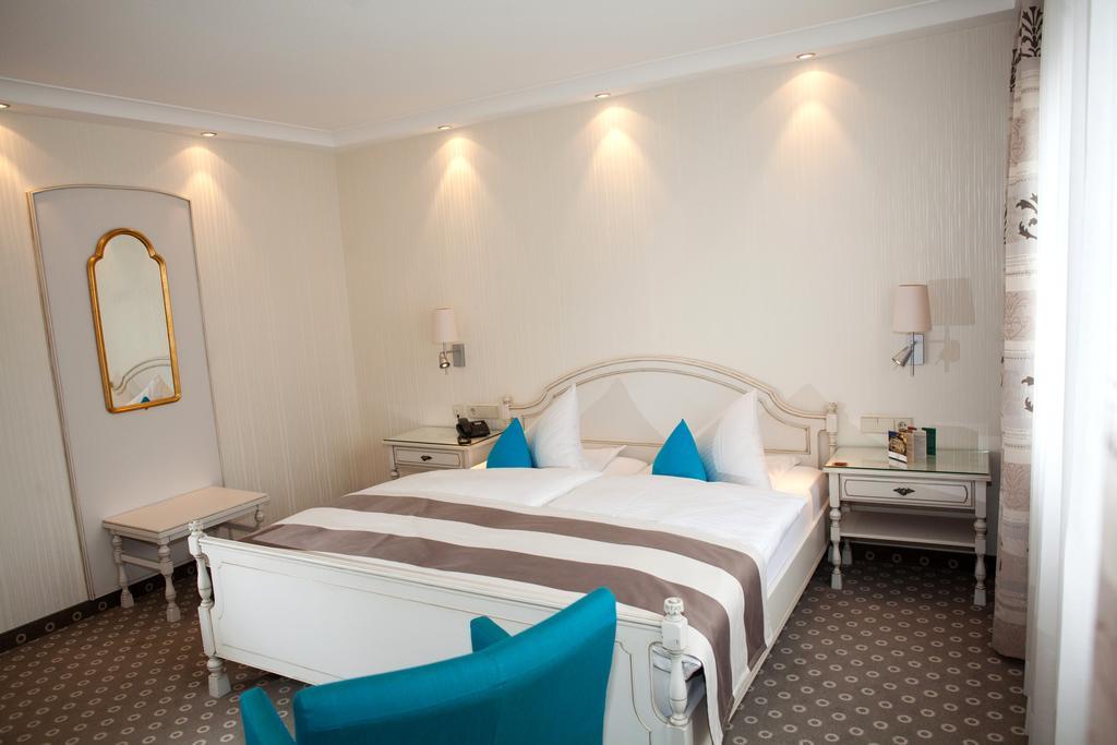 Hotel-Restaurant Arneggers Adler Tiefenbronn Экстерьер фото