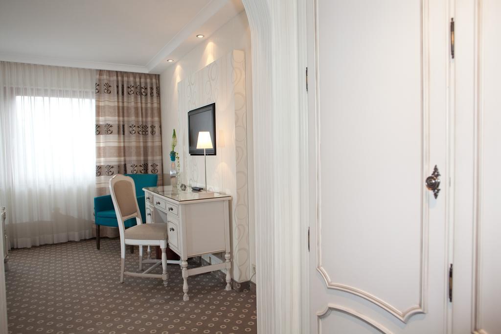 Hotel-Restaurant Arneggers Adler Tiefenbronn Экстерьер фото
