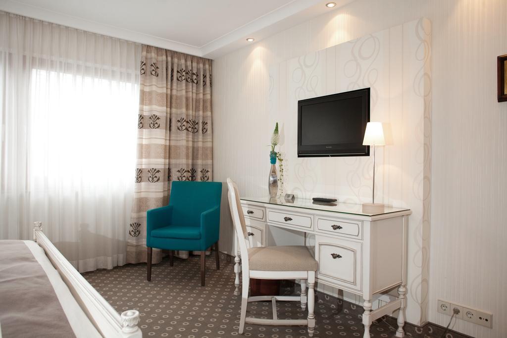 Hotel-Restaurant Arneggers Adler Tiefenbronn Экстерьер фото
