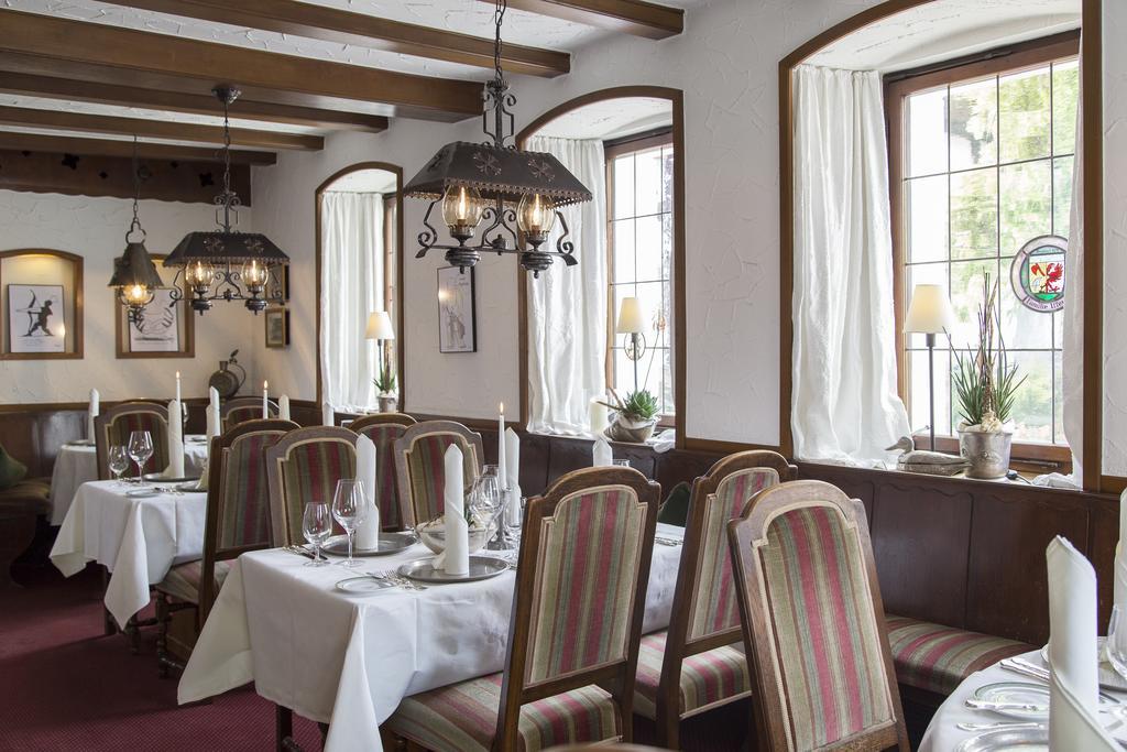 Hotel-Restaurant Arneggers Adler Tiefenbronn Экстерьер фото