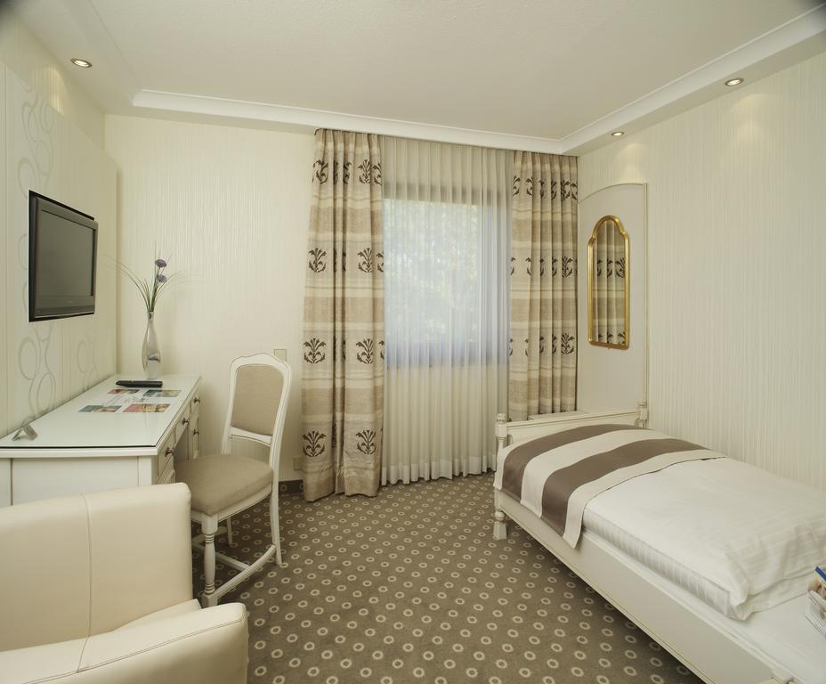 Hotel-Restaurant Arneggers Adler Tiefenbronn Экстерьер фото